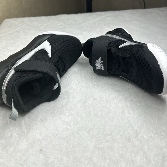 Toddlers Nike Tennis shoes size 13.5C - Picture 4 of 7